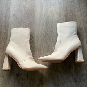 billini mirie off white ivory pointed toe ankle boots booties size 9 NEW